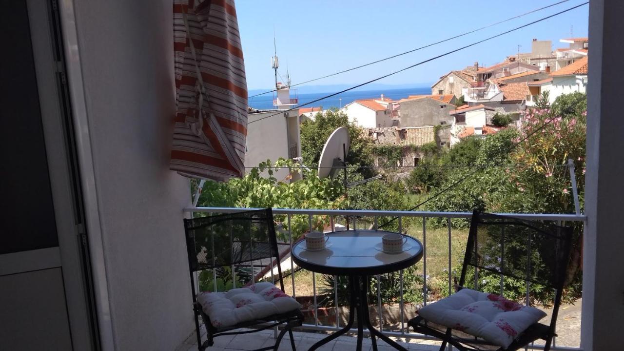 Apartment For 6 In Makarska Centar Екстериор снимка